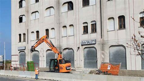 carrefour calenzano|Carrefour lascia, giorni contati per il negozio di Calenzano. Arriva ...